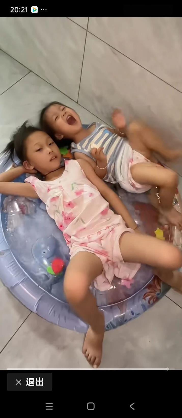 左边的很美感。