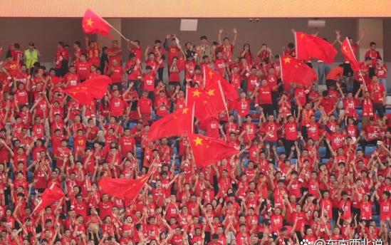【国足战沙特，今夜无眠！】
21日凌晨，国足又上场了！这回是亚洲区预选赛18强赛