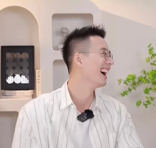 顿顿九月份行程曝光，看似很风光，忙碌，却让人担心！
九月份的行程多数是品牌方的邀