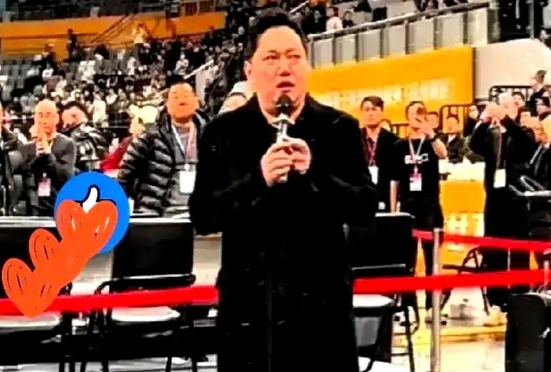 查了一下广厦队老板楼明的资产，不查不知道，一查吓一跳！
17亿的广厦男篮、600