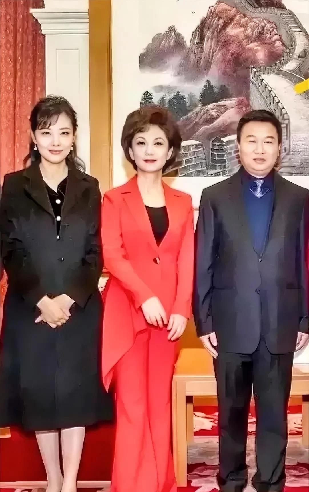 一直认为周涛的才华和气质都是最好的，为啥海霞站C位呢？我认为，周涛应该超过海霞的