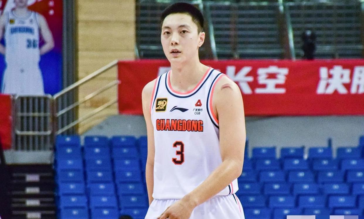 附加赛第2场，胡明轩与哈维根本不是一个级别！！

胡明轩，出战41分钟，14投4