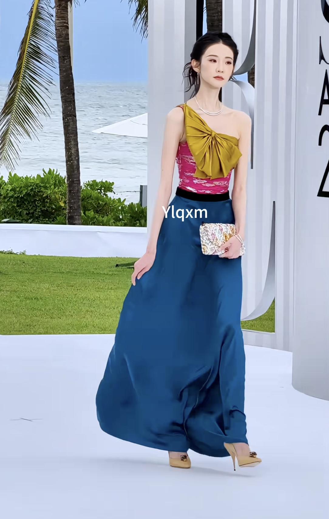 年轻小花不要减肥了，明明20岁一枝花，干巴得像40岁，看着好