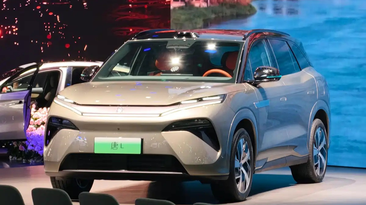 比亚迪唐L新车色亮相广州车展，限时21.48万起，还进行智能OTA