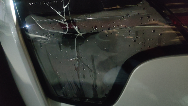 小鹏m03车灯易碎
小鹏这款车的车灯灯罩质量堪忧，果然一分钱一分货，太容易磕碎了