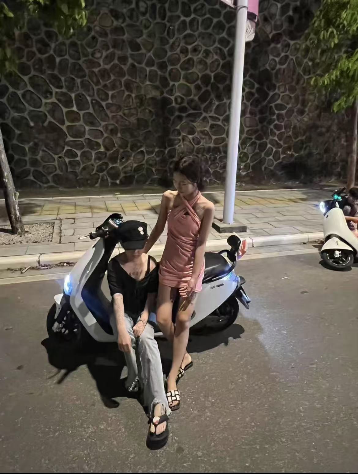 突然恨自己，当年为啥不是精神小伙