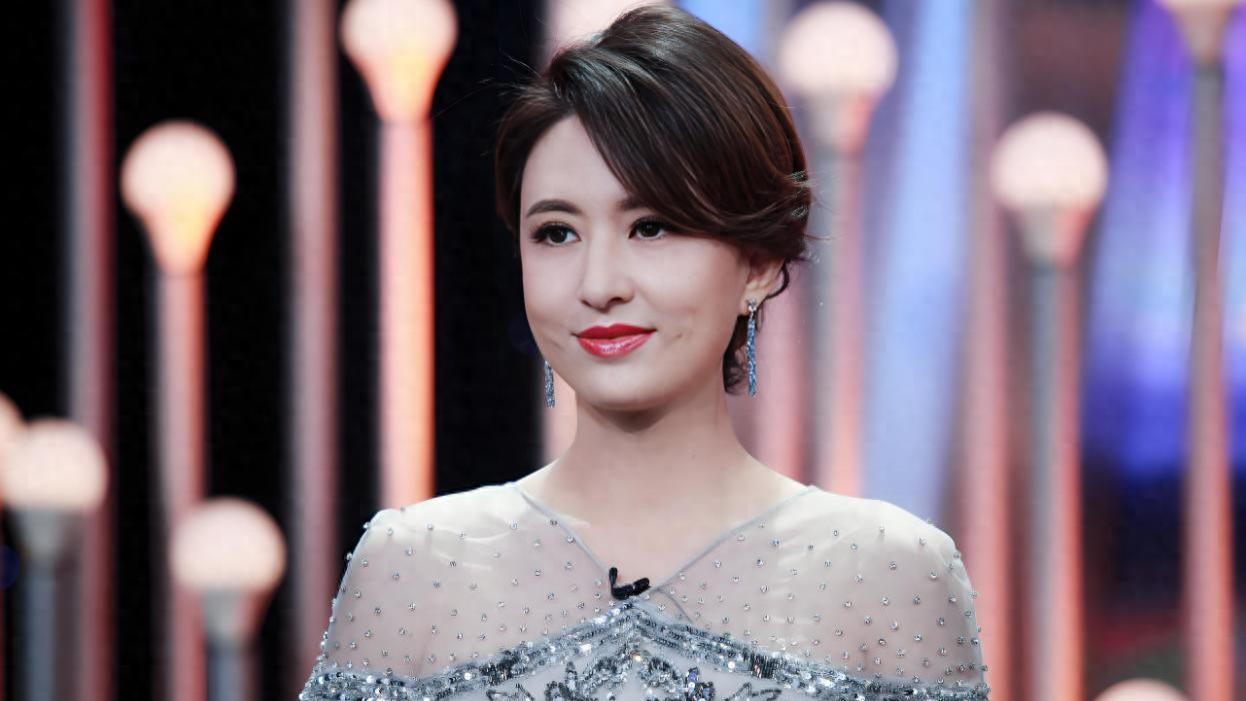 从央视“舆论制造机”到离职后的新身份：张蕾如何应对职业生涯的起伏？