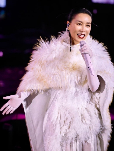 我要是那英，以后芒果台的任何节目都以友情价出演。

因为她职业生涯的几次口碑危机