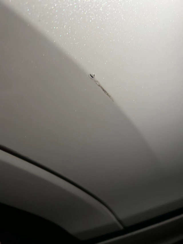 女朋友倒车交的第一血
请问一下大家这种会不会锈斑扩大，导致大面积生锈，搞一个补漆