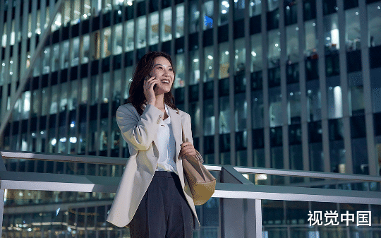 邻居让我把百万跑车送他儿子开，说我女生不配，得知我身份他们悔了