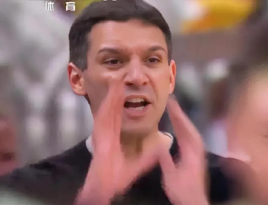 雷霆主帅现在有点骑虎难下了，改回来的话，卡莱尔反而高兴。

都说戴克诺特舍弃双塔