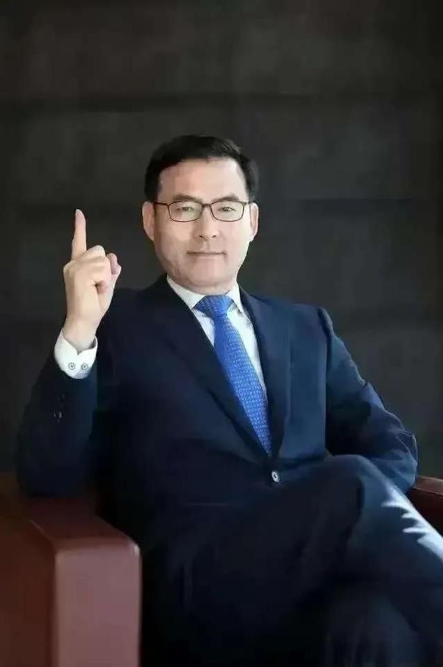 一个人最大的愚蠢，就是话多；
一个人最高的境界，就是沉默。
一个人最大的浅薄，就