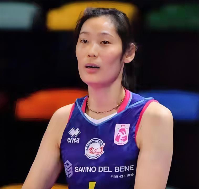 为啥不征召朱婷，1-3，中国女排爆冷不敌法国女排，创造两大耻辱纪录。
首次止步世