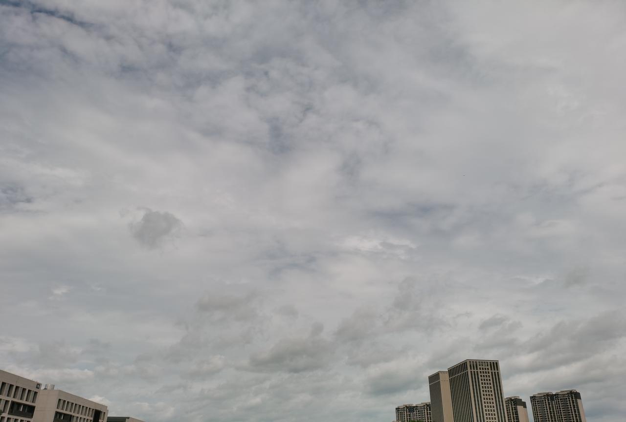 #上传一张你手机里天空的照片吧#  工地的天空