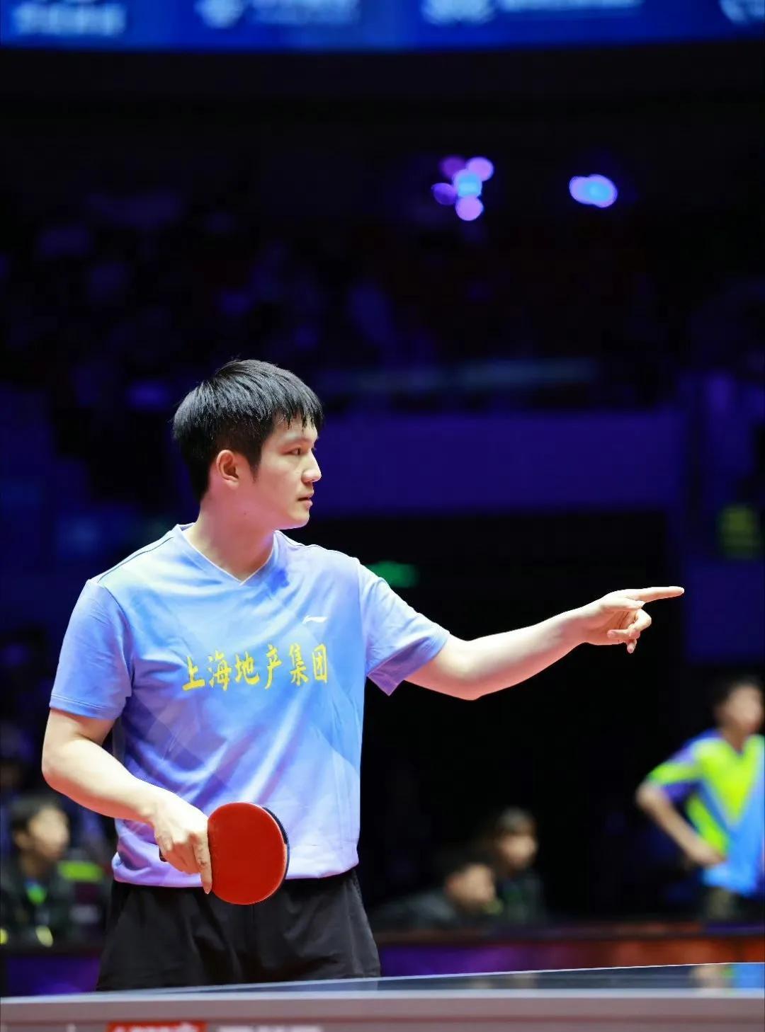 乒超联赛第二阶段第一天就是各路神仙打架的一天。
上午10:30分
一号台深圳大学