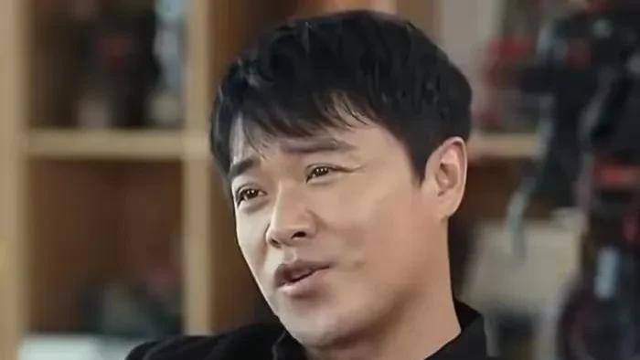 我宣布！比陈晓更狠的男人出现了，他就是47岁的大导演陈思诚