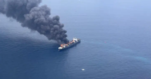 印度海域一货轮爆炸12名中国船员获救 当地时间10日，中国驻印度使馆证实，当地时