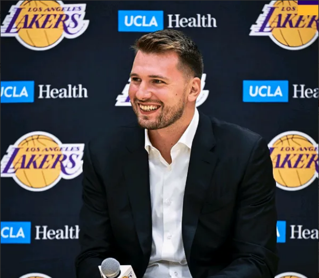 

#NBA# 8月3日NBA早报与热点新闻！
    1.东契奇与湖人签下3年