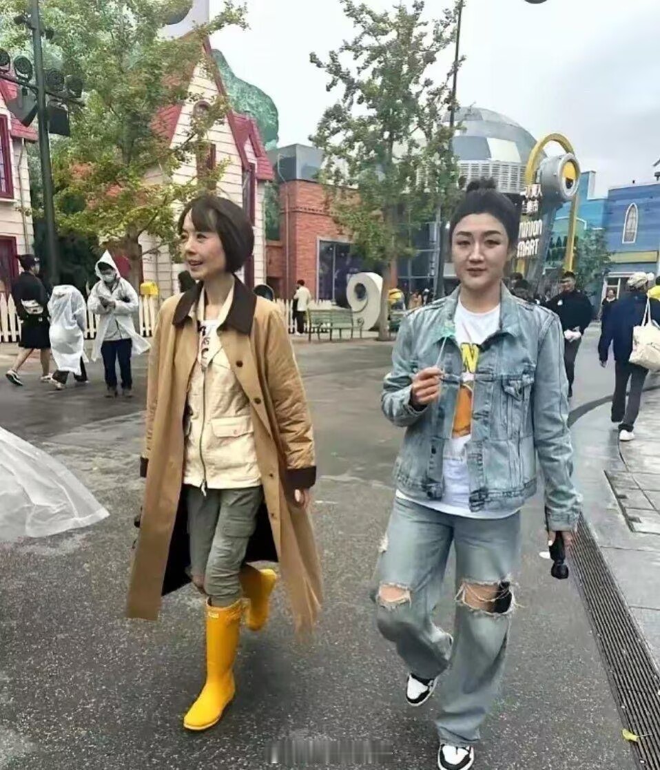 见过化网红妆的，没见过把自己化成《西游记》中妖怪的。

每次看到陈梦的这组照片都