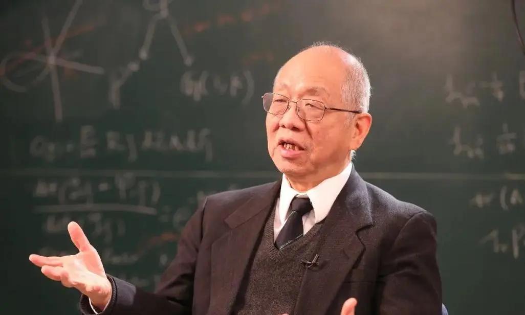 “如果中国继续这样发展下去，科技至少要倒退20年”。2019年，美籍华裔数学家丘