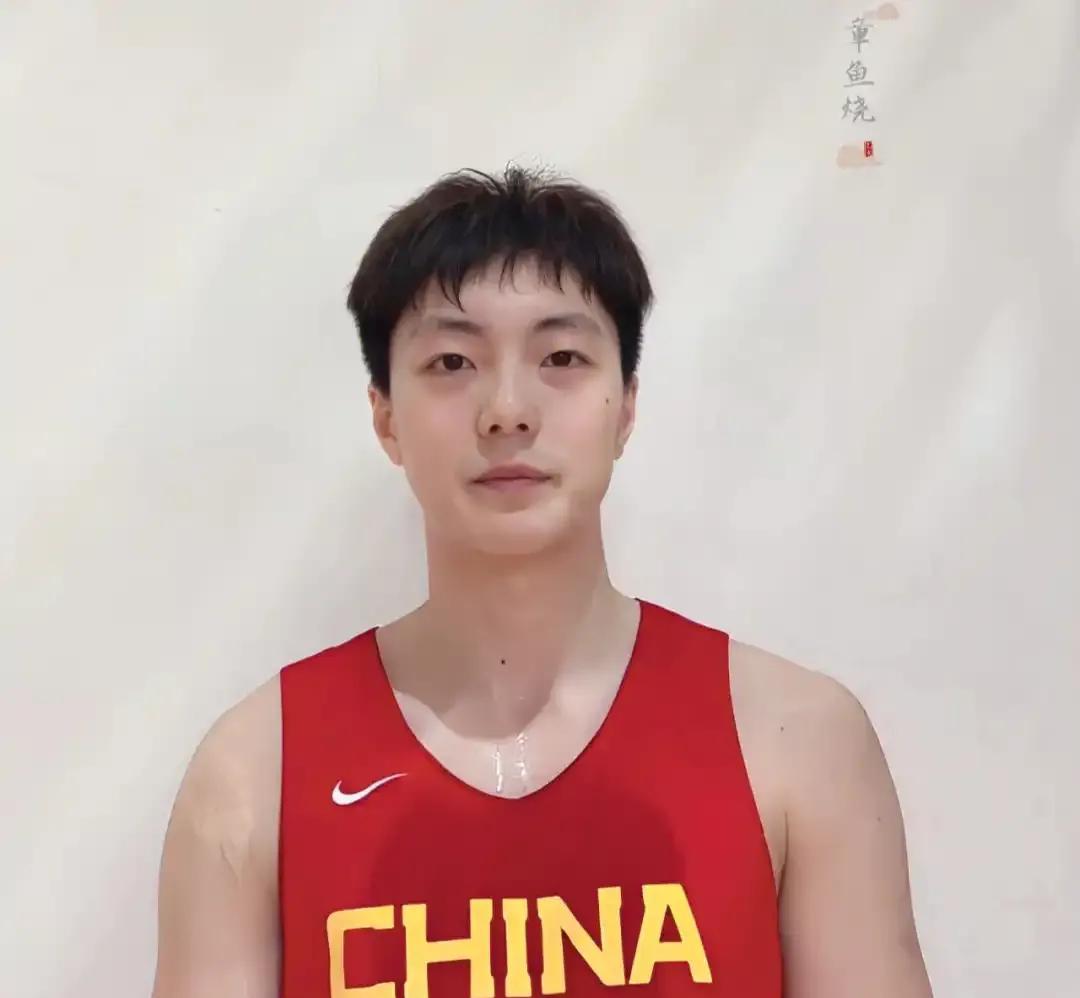 向在亚洲杯比赛的中国男篮致敬，虽然亚洲杯决赛89比90输给了澳大利亚队，但全队的
