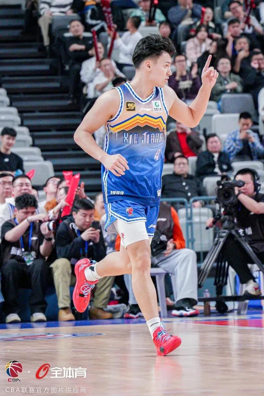 新疆男篮季后赛非常需要伊福和西尔扎提的投射及防守，也需要杨芮和齐麟的投手，提升球