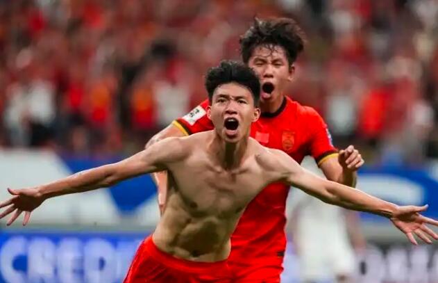 U22国足3分钟内连入两球，18岁新星王钰栋上演处子球，过人推射一气呵成！
在U