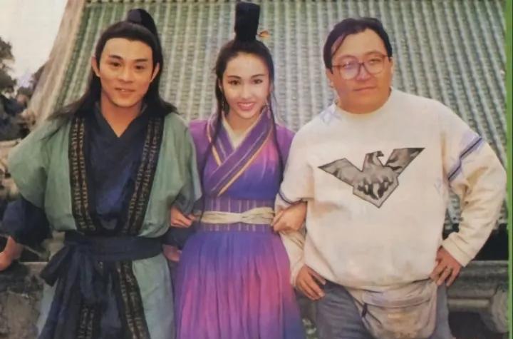 1993年，李连杰、黎姿、王晶，拍摄《倚天屠龙记》时期，一张罕见的留影，由于个中