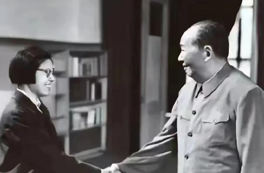 在历史的长卷中，毛主席与王海容的交集如同璀璨星辰，熠熠生辉。王海容，出身名门，作
