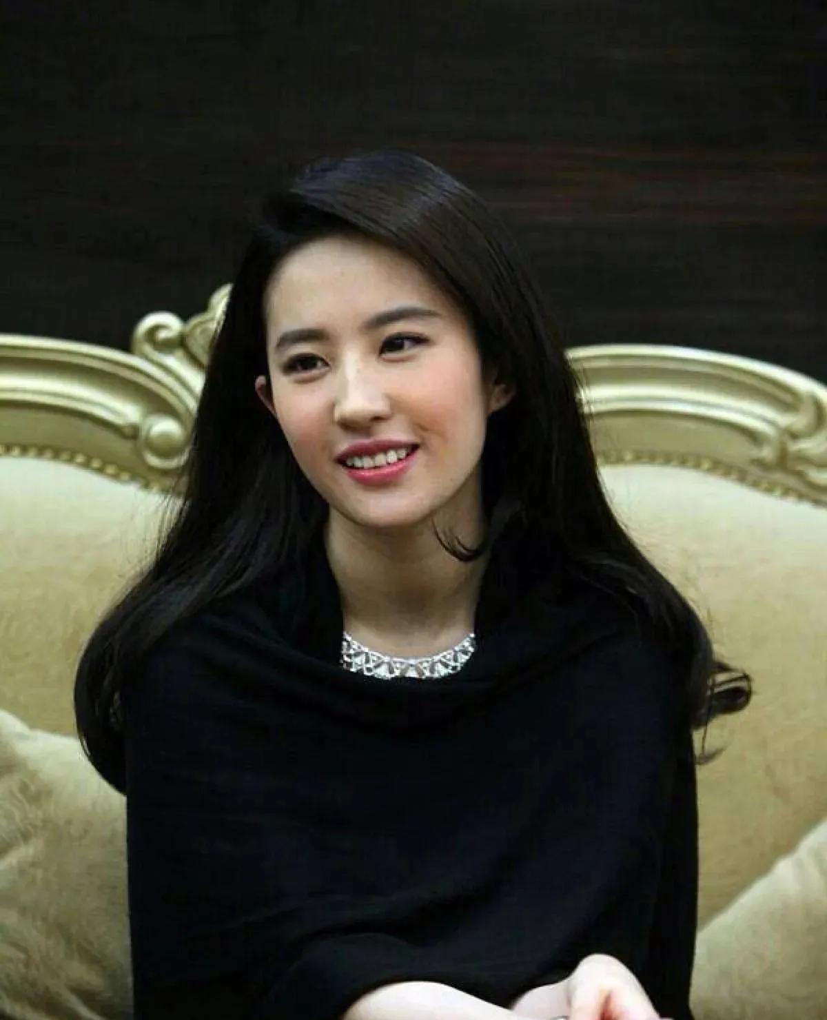 刘亦菲生图，真的好漂亮，此女只应天上有，人间难得几回见。#明星 刘亦菲#