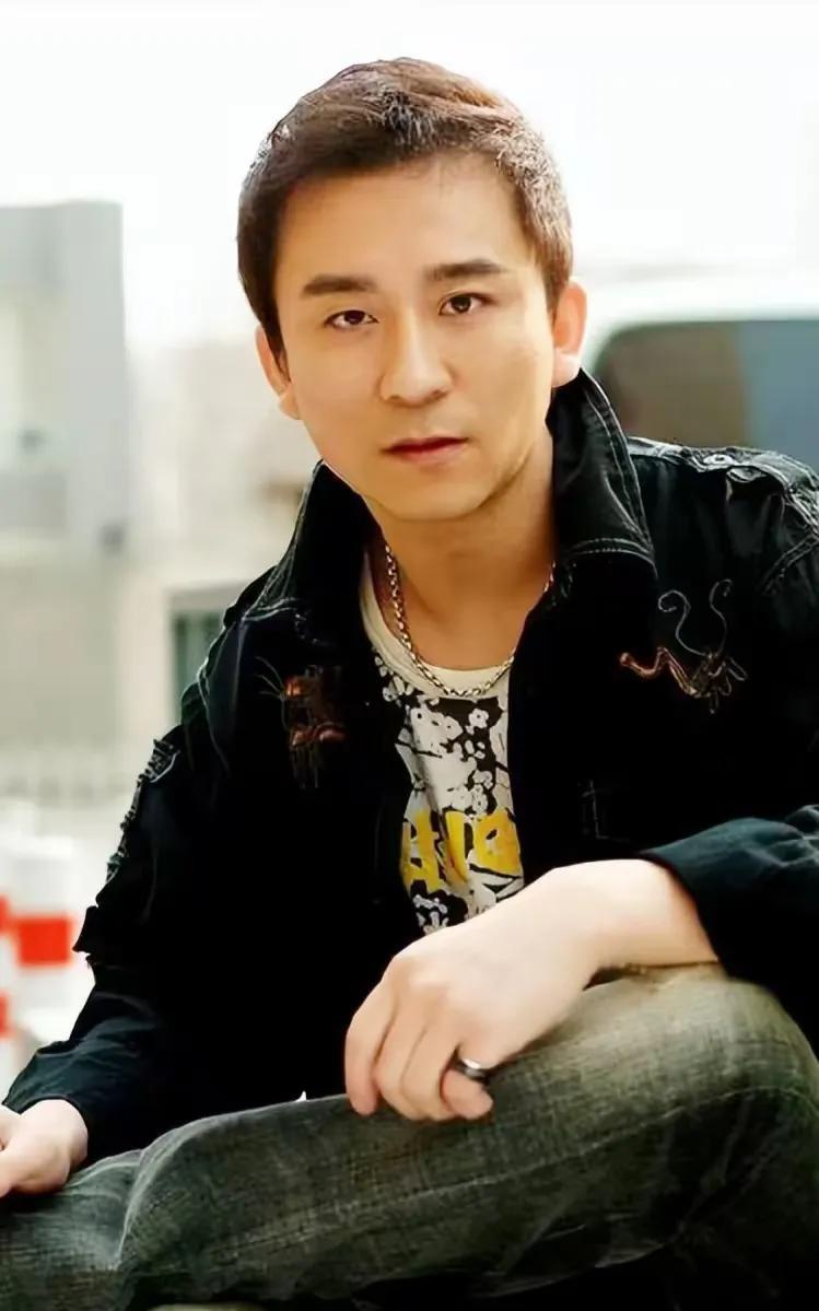 赵毅是中国内地男演员，1975年出生于北京。他出身梨园世家，毕业于中国戏曲学院。