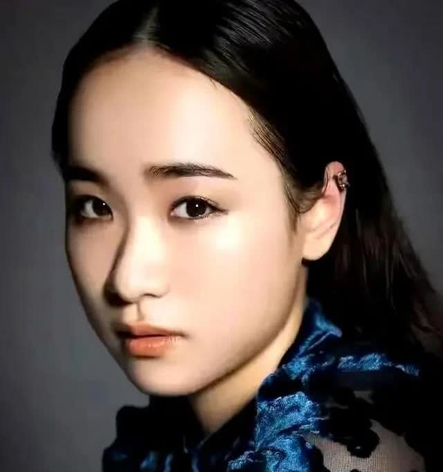 伊藤美诚这小姑娘，如果不打乒乓球了，可以去跳舞吧。

你看她那个花里胡哨的高