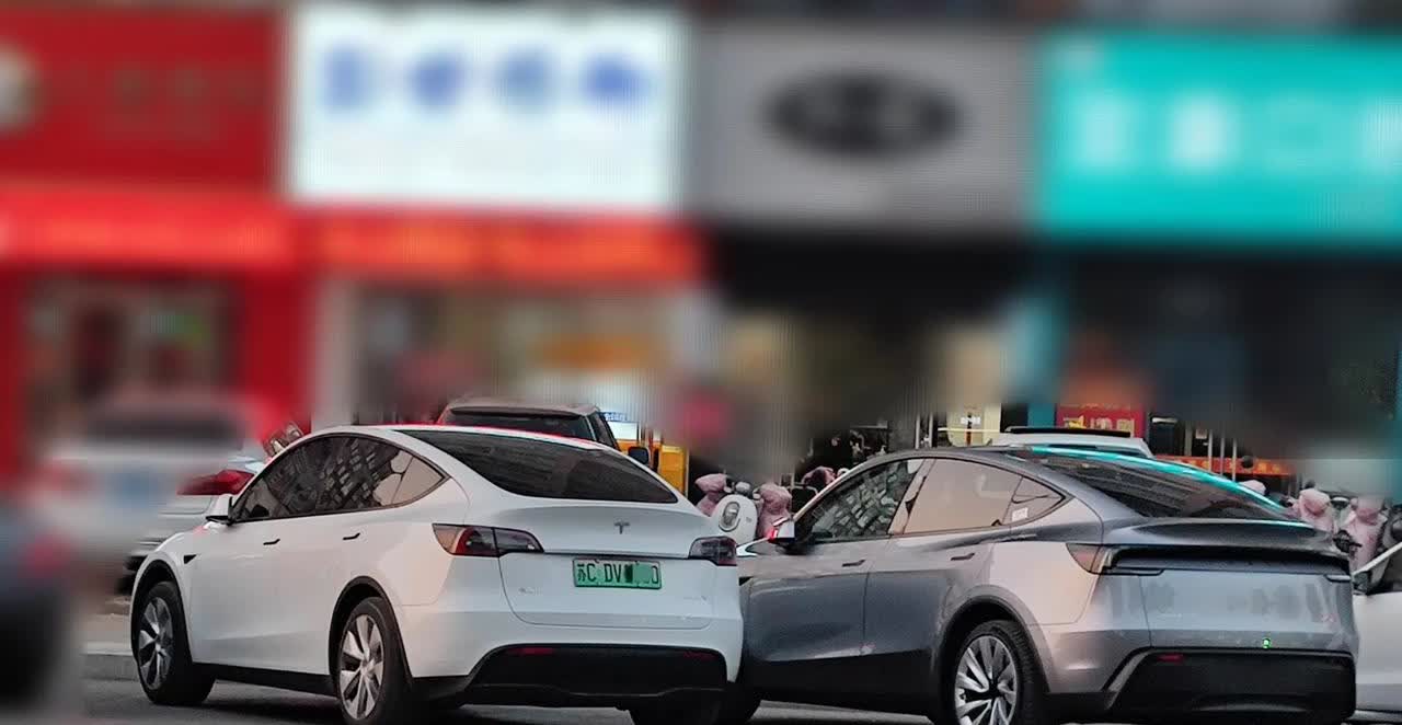 快银色的焕新版modelY+是真帅啊！