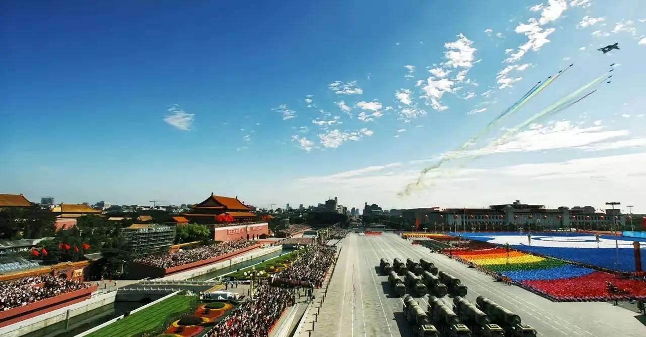 9月3日，中国举行大阅兵，纪念中国抗日战争暨世界反法西斯战争胜利80周年大会。届