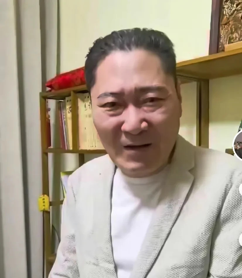 老艺人直播道歉引网友泪目











难以置信！59岁的相声演员易博云