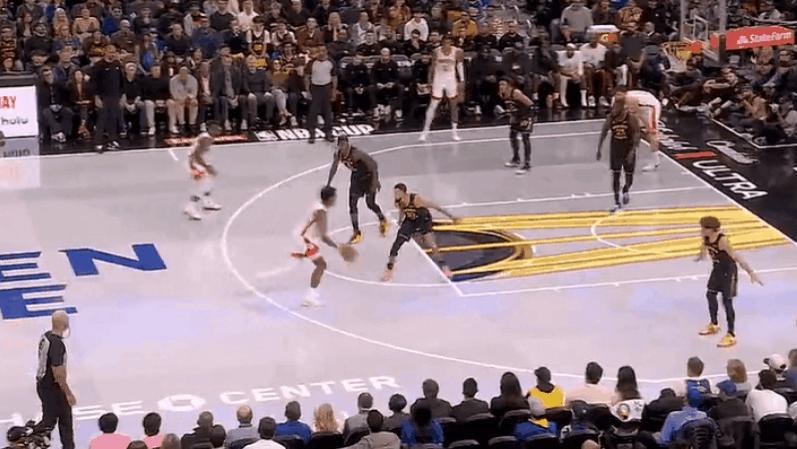 阿门-汤普森突破顶翻库里被吹进攻犯规，火箭挑战成功