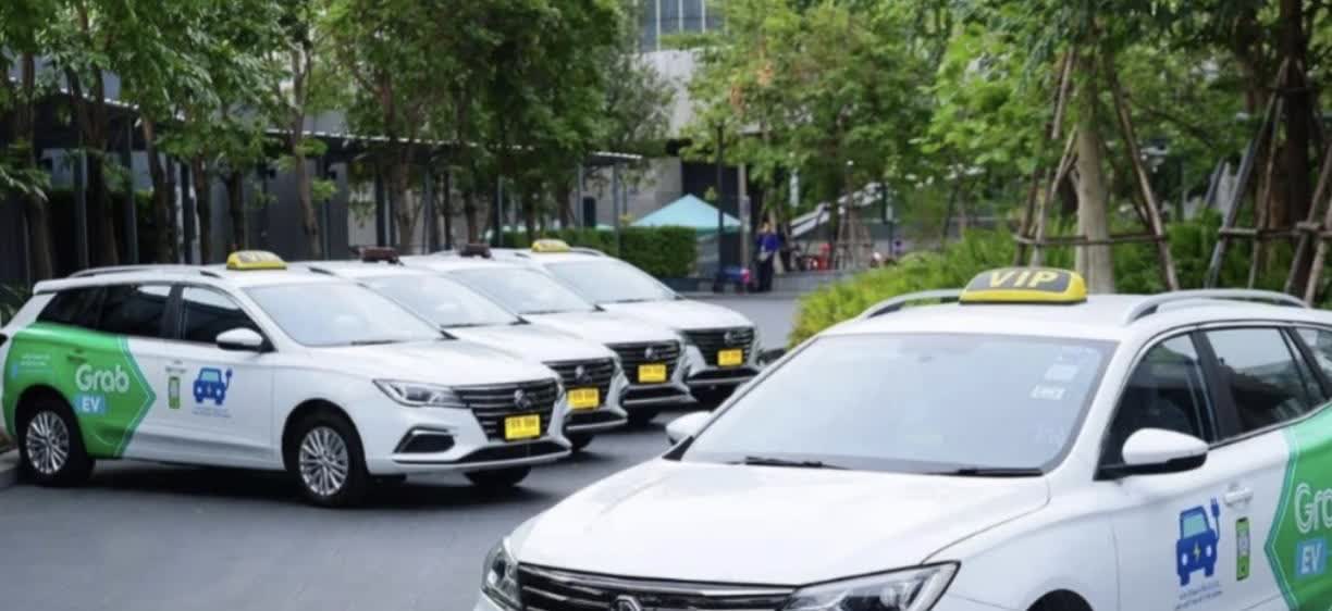 日本车的泰国饭碗，正被比亚迪硬生生抢走！从曼谷到清迈的高速公路上，比亚迪的大幅广