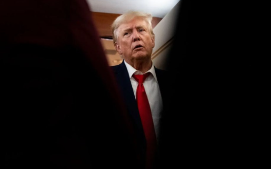 特朗普怒轰“自己任命的美联储主席”，甩锅拜登引爆政治回旋镖