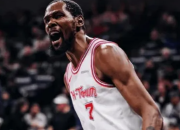 杜兰特上半场6投4中，三分1中1得到14分3篮板1助攻1封盖

12月16日讯 