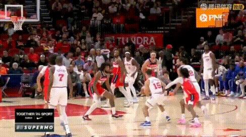 19+4+3！杜兰特首节8中5狂砍16分，砍瓜切菜不刷分。
图1-6：首节各种中