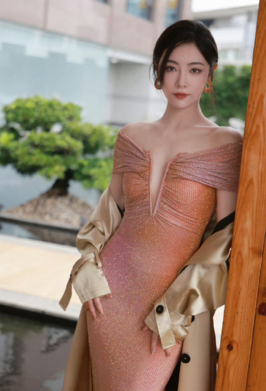 kiki许佳琪的超nice礼服穿搭，这色调你喜欢吗？