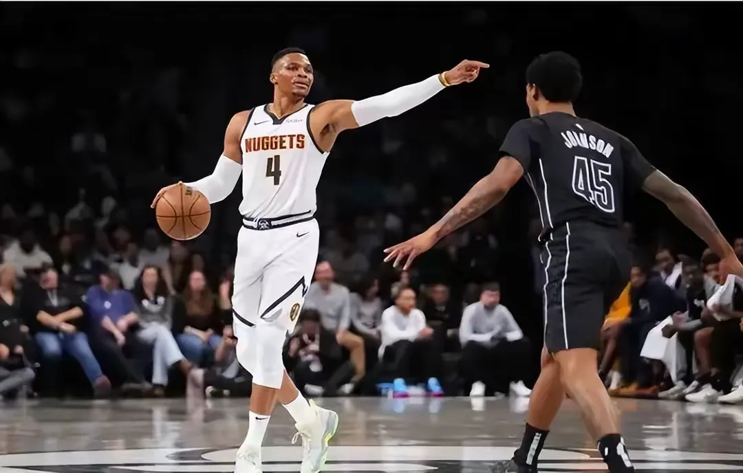 NBA季后赛马上就要开始啦，首轮比赛里，最受关注的就是掘金队和快船队的对决。
