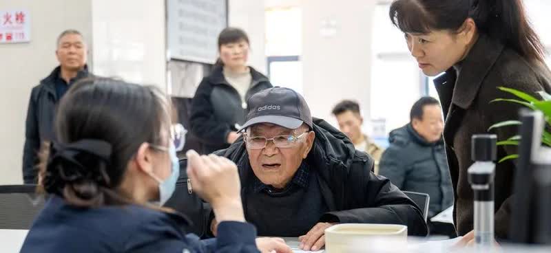 三力测试——老年人驾照的一道坎。
        那么什么是三力测试？
  