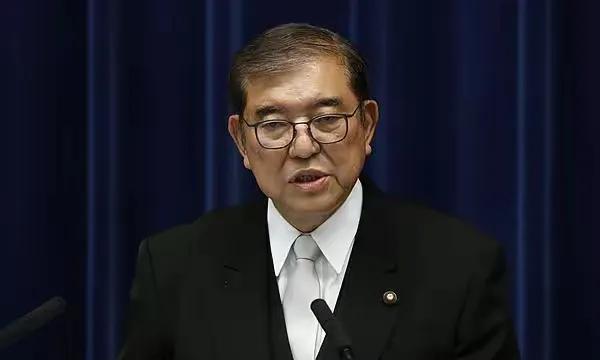 日本首相石破茂，支持率突降！难道和最近的对美“言论”有关？看来，在日本亲美比例不