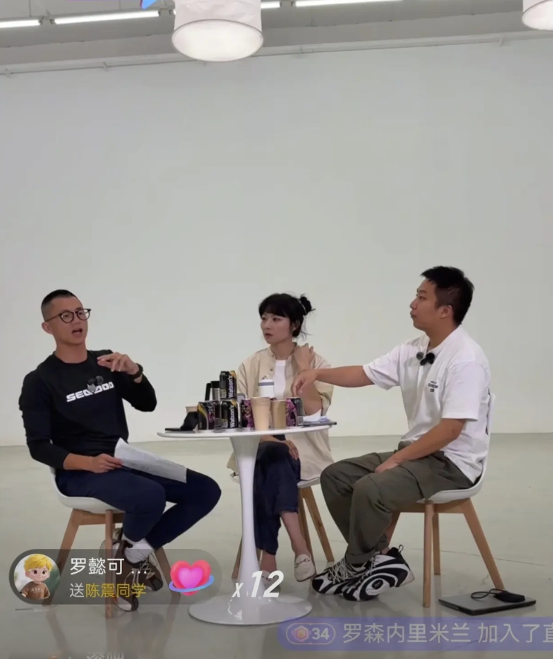 军子你的马仔太好笑了！你自己说的车规级纸巾盒！陈震买了一个发个微博，你的大孝子说