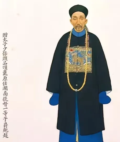 鲍超绝对是湘军高级将领中的一个特例，此人是罕有的双非：非读书人，非湖南人。
湘军