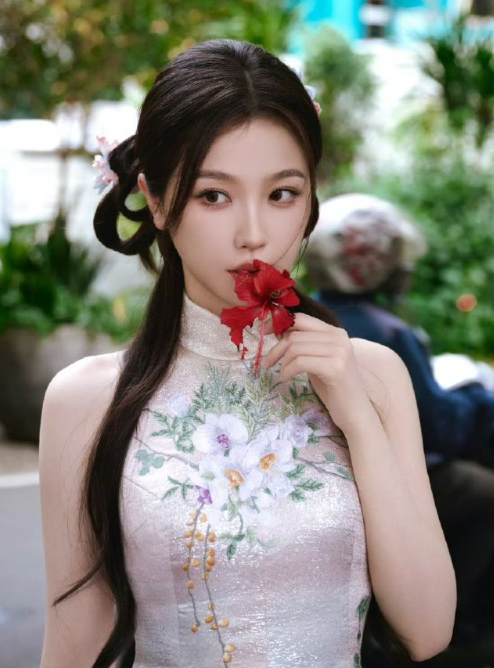 虞书欣的旗袍穿搭，这感觉是不是超可以的，nice