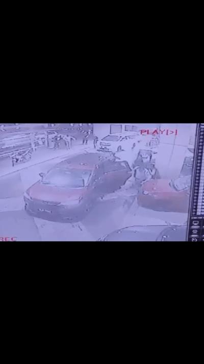 吉隆坡再发枪击案，17日凌晨，44岁邱鲁光（音译）和42岁郑西秋（音译）两名华裔
