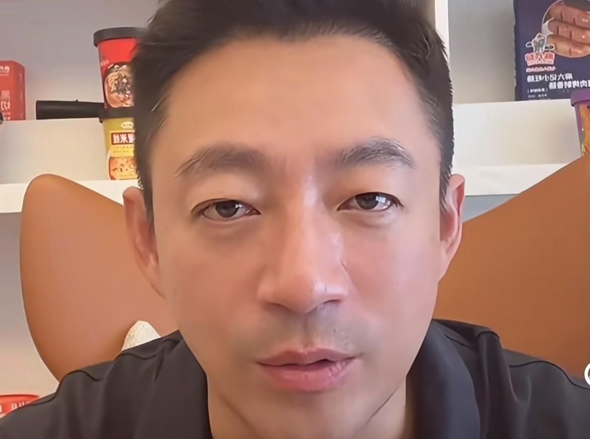 汪小菲一开播
先把玥儿夸了一遍！说到感动的地，眼眶子都红了……
汪小菲说自己昨晚
