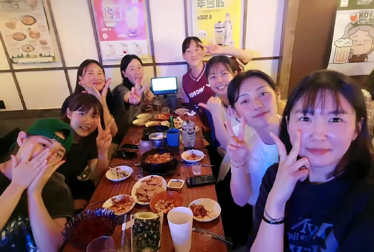 打完比赛喝点小酒小聚一下，不失为是去班味的一种方式了吧#去班味吧#